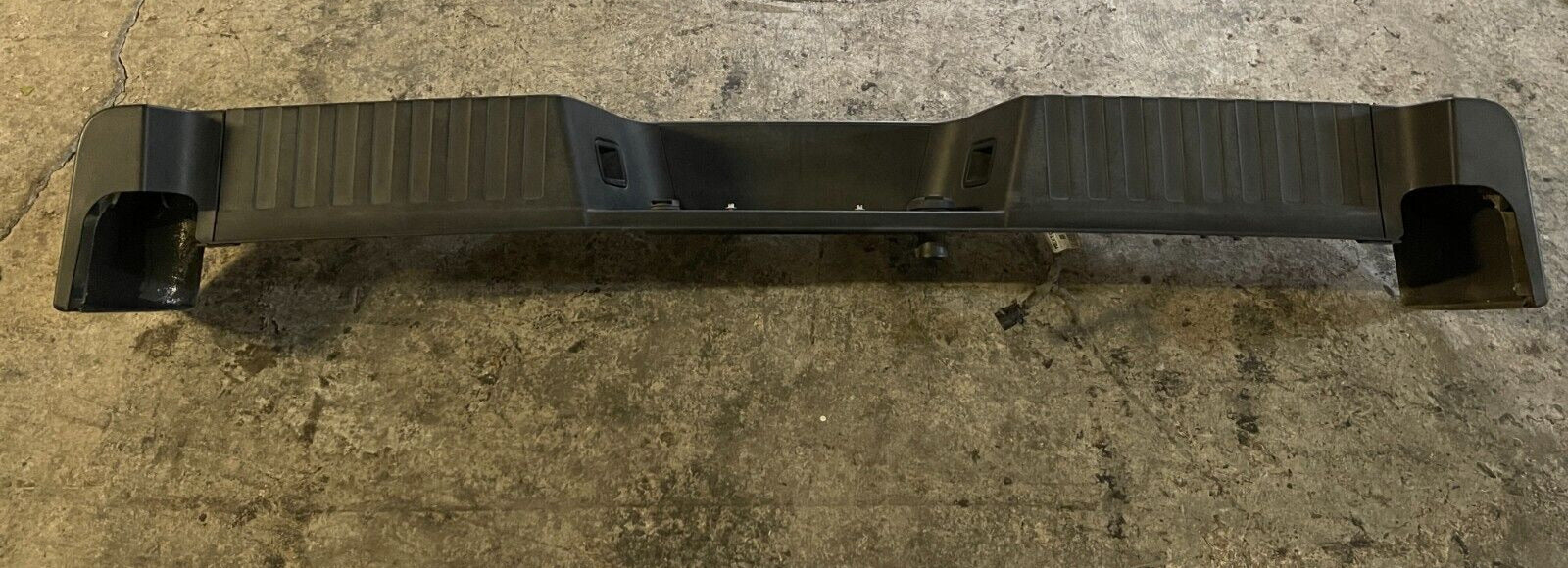 2017-2019 FORD F250 REAR CHROME BUMPER ASSEMBLY OEM (READ/SLIGHT SCUFFS)