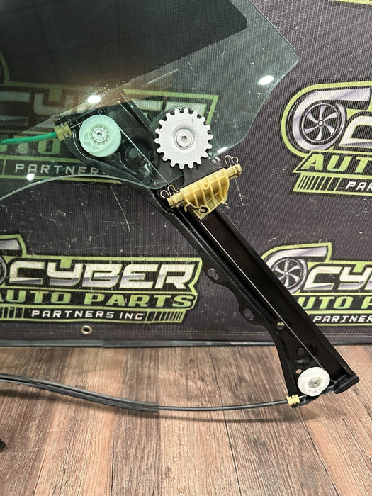 2020 BMW M4 F82 FRONT RIGHT DOOR WINDOW GLASS W REGULATOR OEM LOCAL PICUP ONLY!!