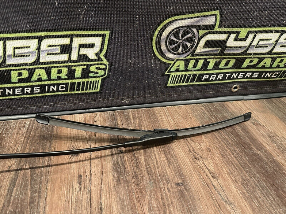 2020 BMW M4 F82 FRONT LEFT RIGHT WINDSHELD WIPER ARMS PAIR OEM