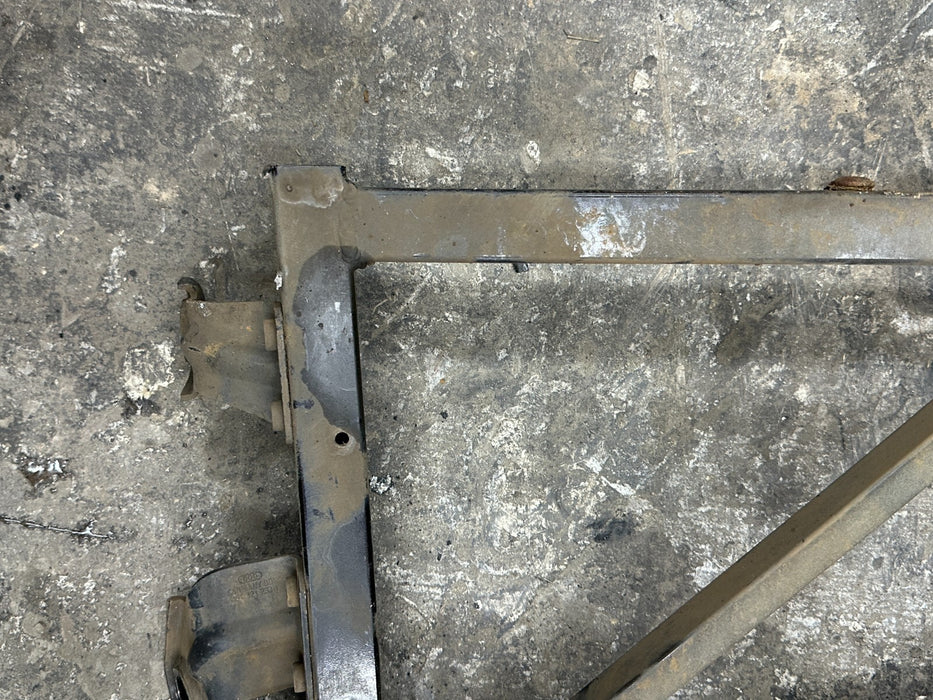 2014 AUDI R8 FRONT RIGHT FENDER RADIATOR SUPPORT STRUCTURE MOUNT BRACKET OEM