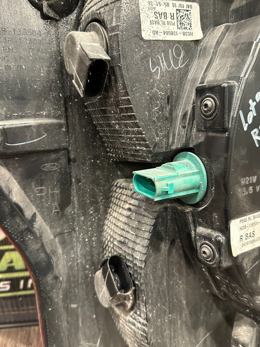 2017-2019 FORD F250 F350 F450 PASSENGER RIGHT HALOGEN TAIL LIGHT OEM