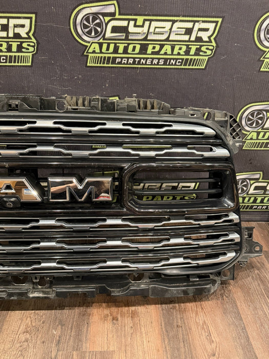 2022 DODGE RAM 2500 CHROME GRILLE WITH CAMERA OEM *MINOR WEAR 12-15*
