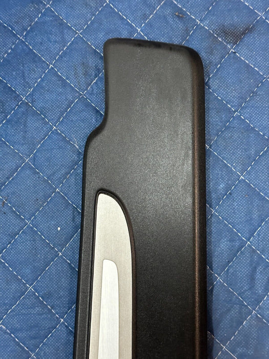2014 AUDI R8 FRONT PASSENGER RIGHT KICK SCUFF SILL PLATE OEM