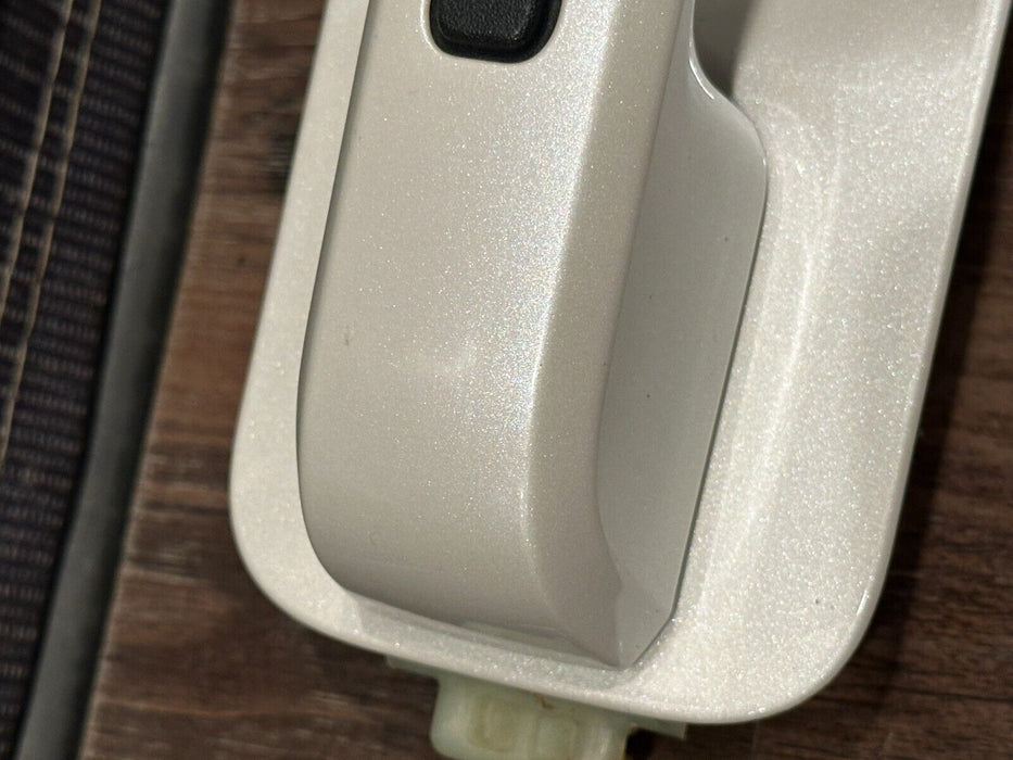 2017 FORD F250 F350 FRONT RIGHT DOOR HANDLE METALLIC WHITE (UG) ~MINOR WEAR~