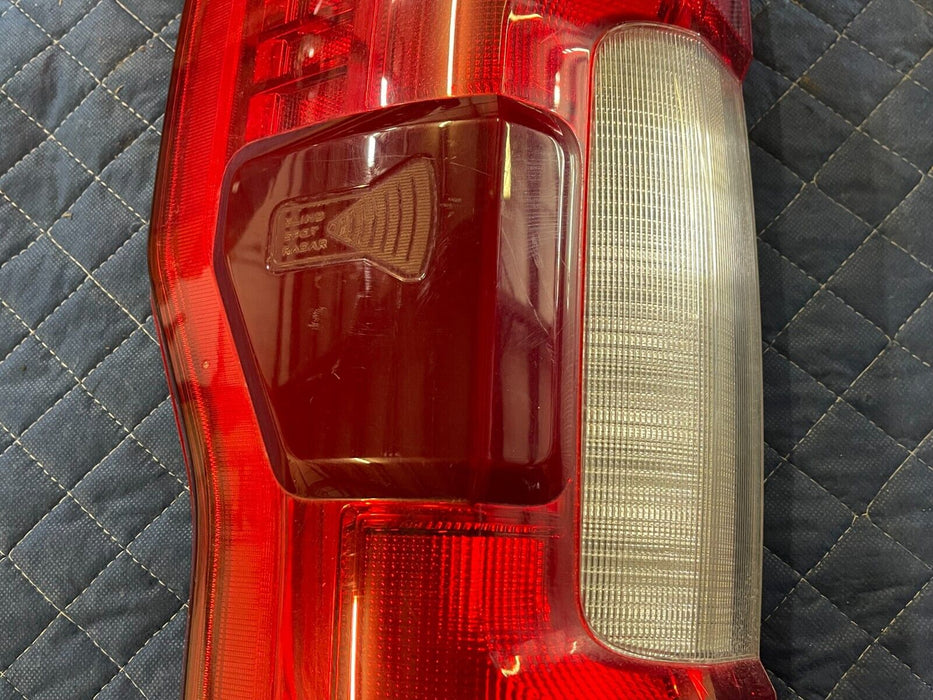 2017 2018 2019 FORD F250 F350 F450 DRIVER LEFT TAIL LIGHT OEM *SCRATCHES*