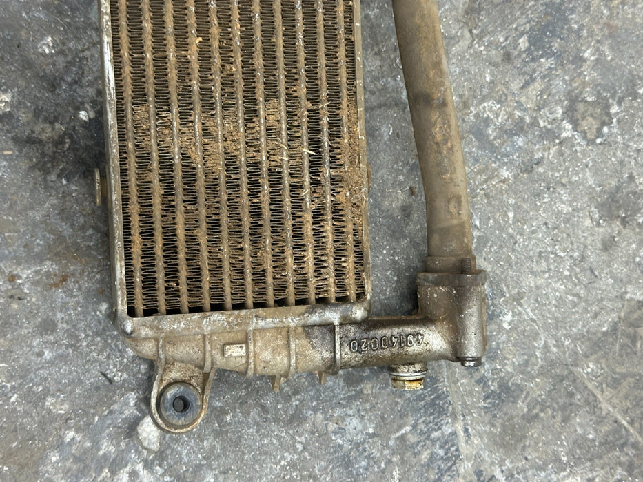 2012 2014 AUDI R8 ENGINE OIL COOLER 420 117 015 A ~BROKEN TAB~