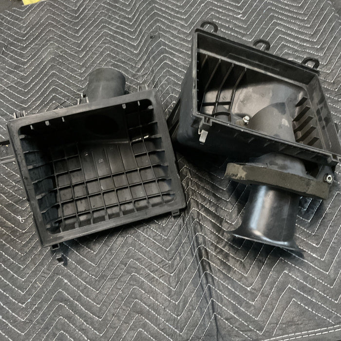 2010 NISSAN TITAN XD AIR CLEANER BOX W/O FILTER OEM Nissan ZE00B