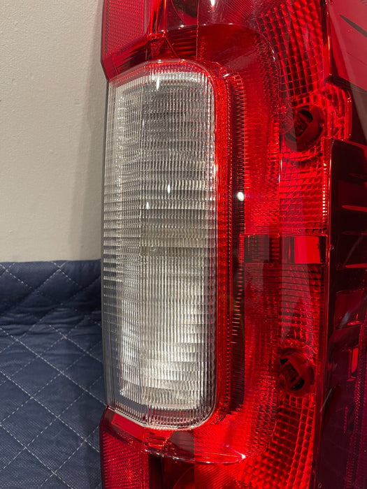 2017-2019 FORD F250 F350 HALOGEN PASSENGER RIGHT TAILLIGHT OEM
