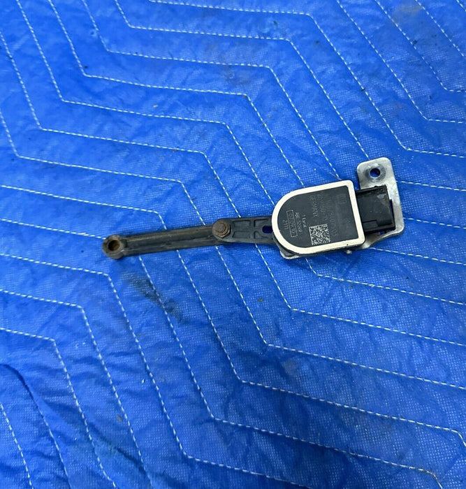 2011 BMW 550i F10 5 SERIES REAR LEFT HEIGHT LEVELING SENSOR 37146870000 6870000