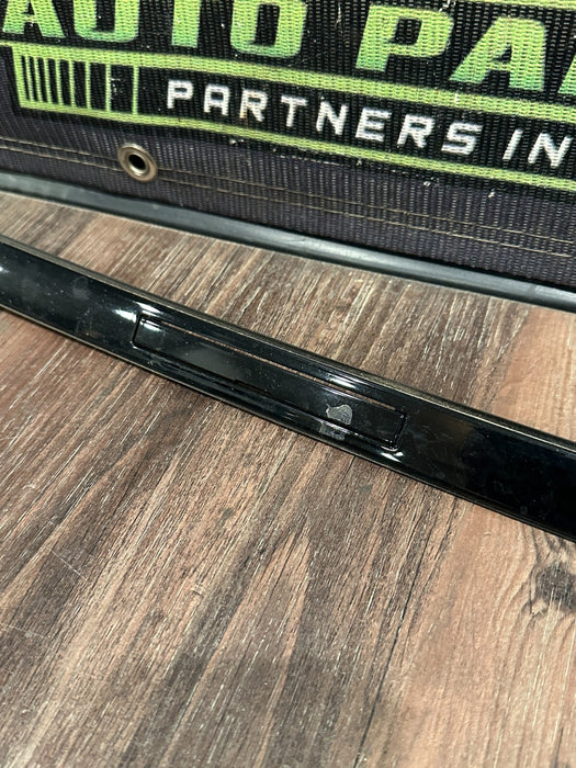 2020 BMW M4 F82 UPPER LEFT ROOF MOULDING TRIM PILLAR OEM *RESIDUE/READ*