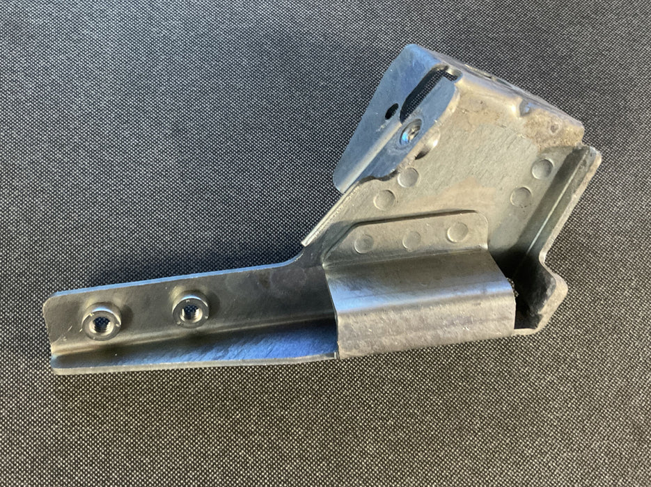 2018-2021 MERCEDES E63S AMG FRONT RIGHT OUTER IMPACT BAR BRACKET 213-620-23-01