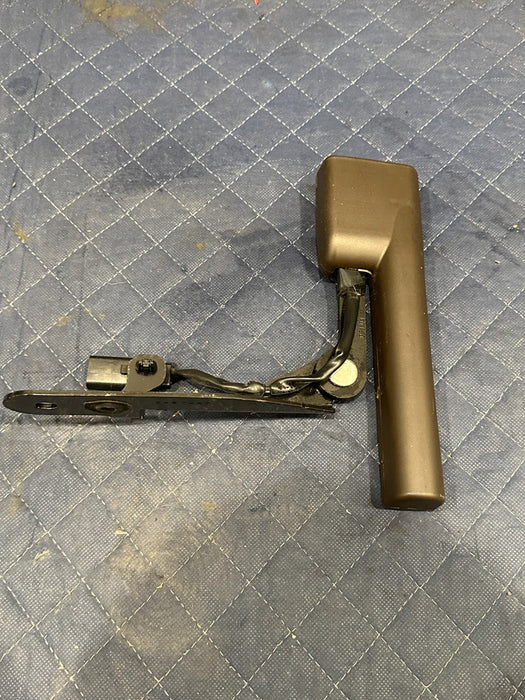 2017-2019 FORD F250 F350 KING RANCH REAR MIDDLE SEATBELT RECIEVER OEM