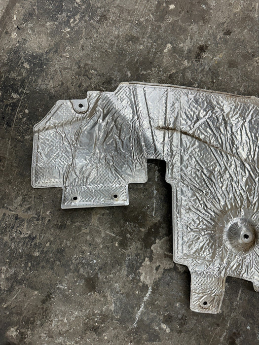 2014 AUDI R8 PASSENGER RIGHT RH REAR LOWER HEAT SHIELD 420 825 733 A OEM