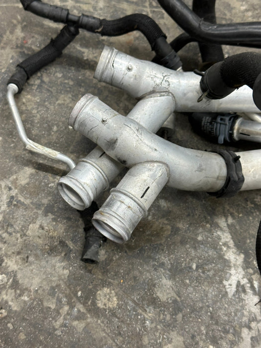 2021 AUDI R8 OEM UNDERBODY CENTER COOLANT PIPE LINE HOSE TUBE 4S0 819 270 D