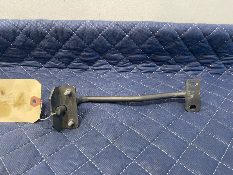 2017 MERCEDES-BENZ C63 AMG VERTICAL SUPPORT BRACKET OEM 205 898 00 32
