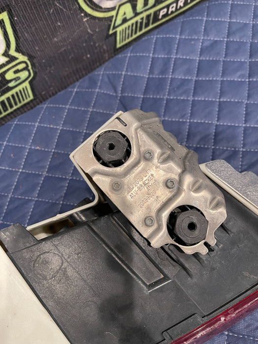 2021 AUDI R8 LEFT DRIVER TAIL LIGHT OEM 4S0 945 096 A ~MINOR CRACK!!!~