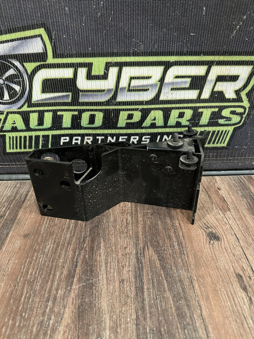2017-18 AUDI R8 PASSENGER RIGHT REINFORCEMENT PLATE BRACKET OEM 4S7 813 762 C