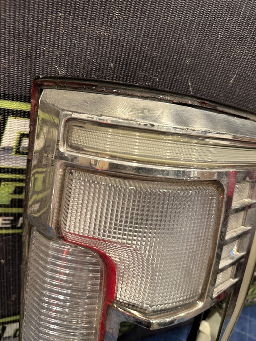 2017- 2019 FORD F250 F350 F450 PASSENGER RIGHT LED TAIL LIGHT OEM *PARTS ONLY*