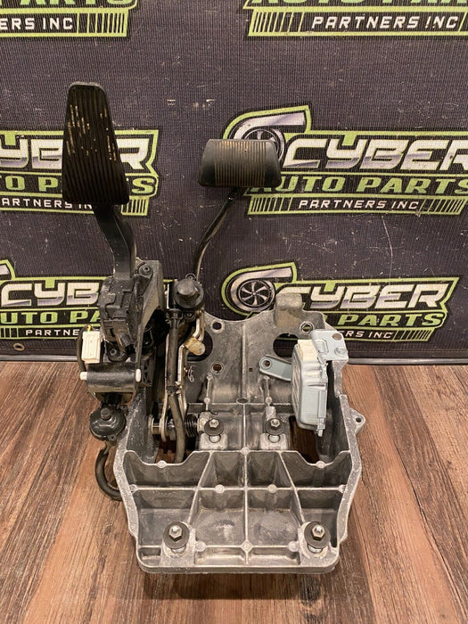 2013-2018 DODGE RAM 3500 BRAKE & GAS/ACCELERATION PEDAL ASSEMBLY OEM 04581765AD