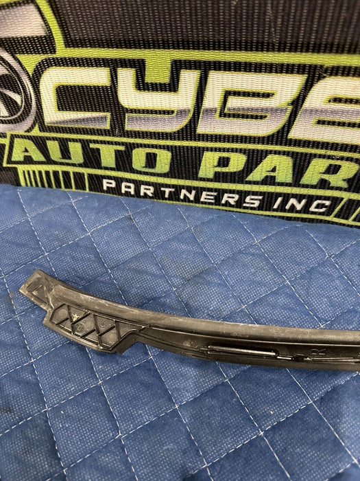 2015-2020 BMW M4 F82 RIGHT SIDE WINDSHIELD DRIP MOLDING 51 31 7 285 928