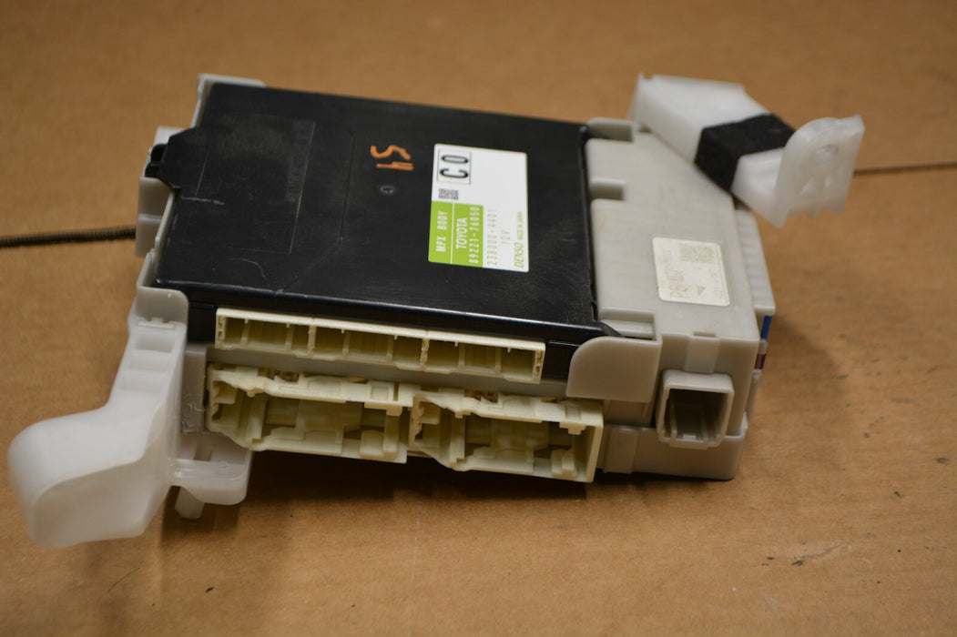 2014 LEXUS CT200H MULTIPLEX NETWORK COMPUTER MODULE W/ FUSE BOX OEM 89221-76050