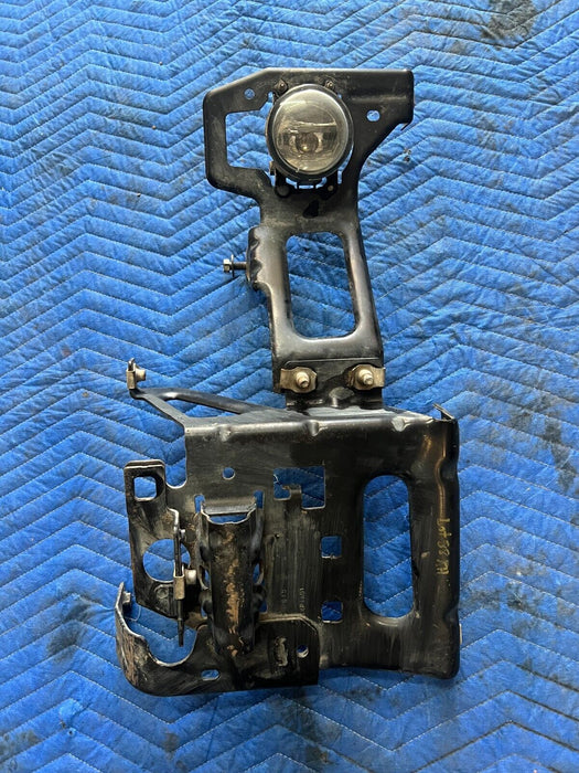 2016 NISSAN TITAN XD INNER FRONT RIGHT PASSENGER BUMPER BRACKET W/ FOGLIGHT OEM