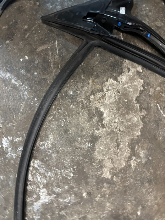 2018 AUDI R8 SPYDER RIGHT PASSENGER DOOR SEAL 4S0837912A 4S0 837 912 A