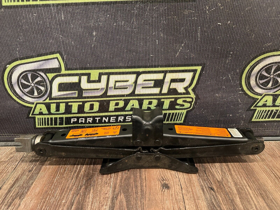 2016 NISSAN TITAN / TITAN XD SPARE TIRE JACK & TOOL KIT OEM