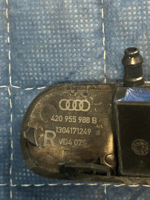 2012 2014 AUDI R8 FRONT RIGHT WINDSHIELD WASHER NOZZLE JET OEM 420 955 988