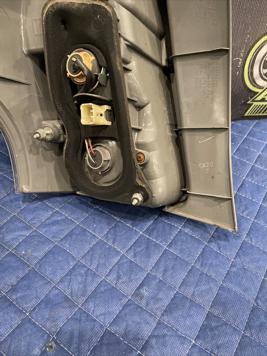 2014 TOYOTA PRIUS V REAR RIGHT PASSENGER TAILLIGHT TAIL LIGHT OEM