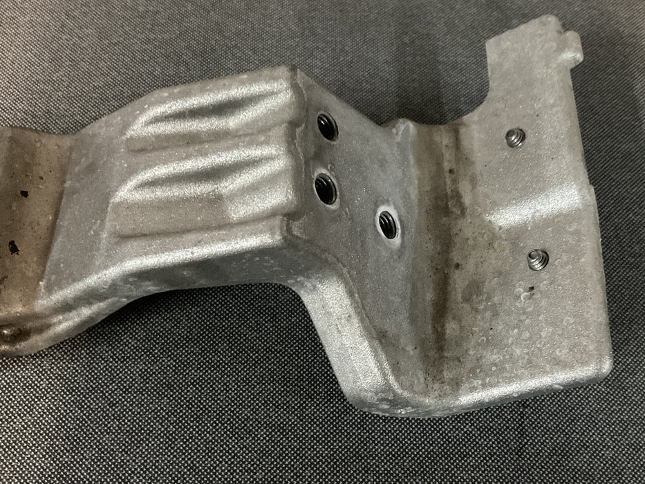 2019 MERCEDES E63S AMG FRONT LEFT LOWER RADIATOR BRACKET MOUNT A2135052100