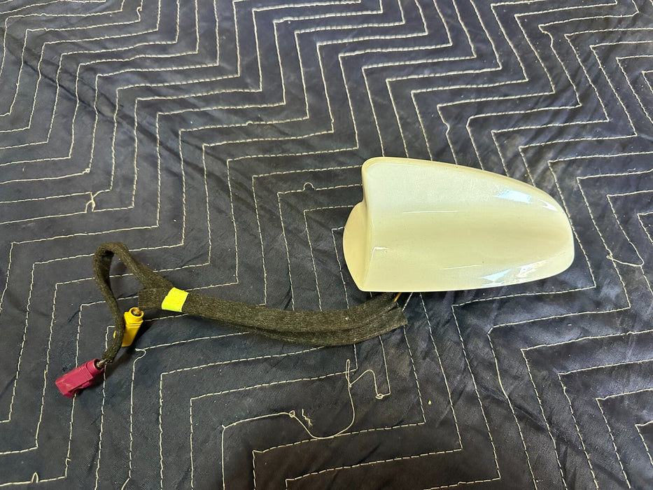 2016 DODGE CHARGER HELLCAT ROOF SHARK FIN ANTENNA PEARL WHITE OEM