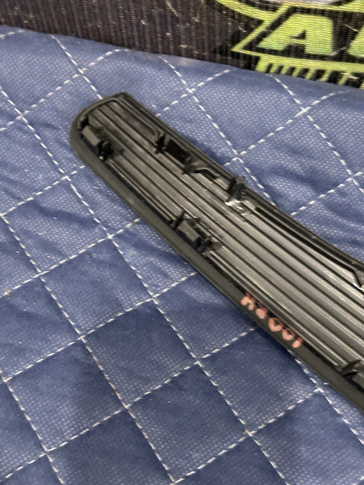 2018 AUDI R8 SPYDER RIGHT PASSENGER DOOR SPEAKER GRILLE 4S0 035 410 A 4S0035410