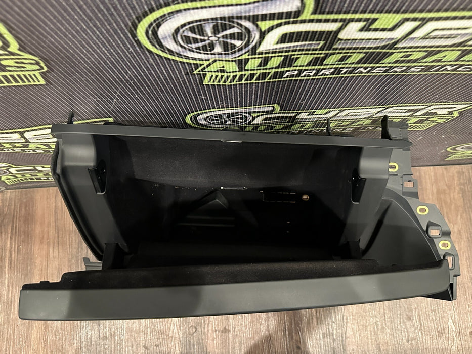 2017-18 AUDI R8 SPYDER GLOVE BOX STORAGE COMPARTMENT ASSEMBLY OEM *READ/FLAW*