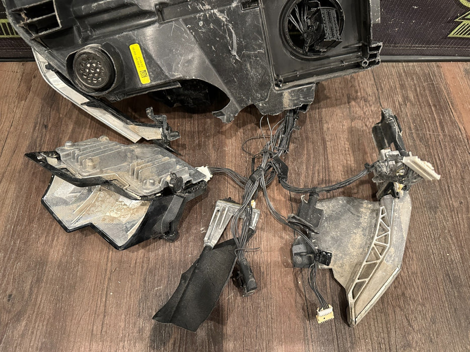2017 AUDI R8 RIGHT HEADLIGHT OEM *FOR PARTS USE ONLY*