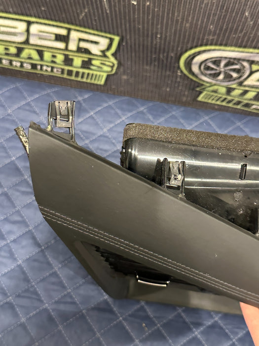 2014 AUDI R8 FRONT CENTER DASH AIR VENT A/C TRIM BEZAL 423 820 951