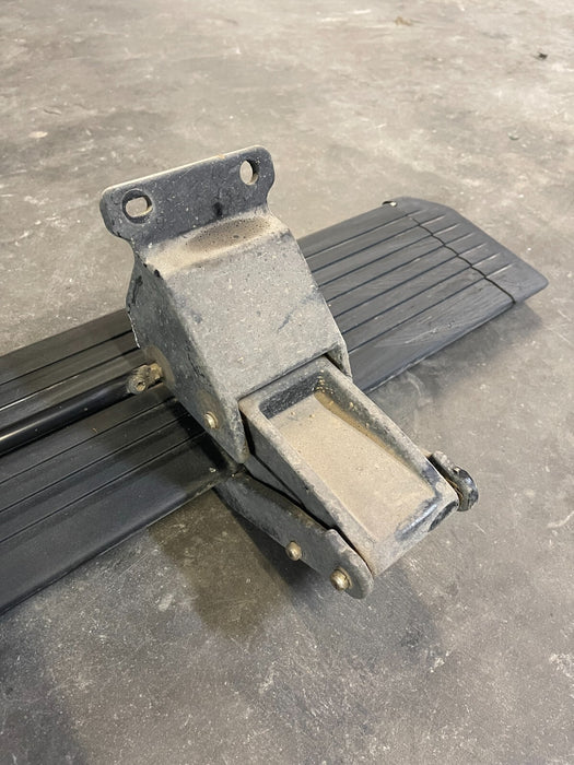 2017-2019 FORD  F350 F450 PASSENGER RIGHT SIDE RUNNING BOARD OEM