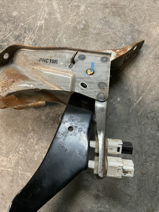 2016-2018 NISSAN TITAN XD BRAKE/ STOP PEDAL /BRACKET OEM
