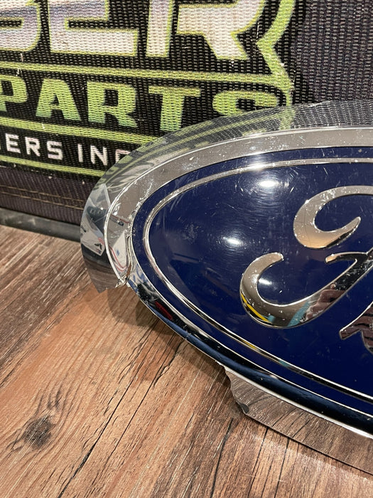 2017-2019 FORD F250 F350 F450 SUPERDUTY FRONT GRILLE EMBLEM OEM *DAMAGED* (READ)
