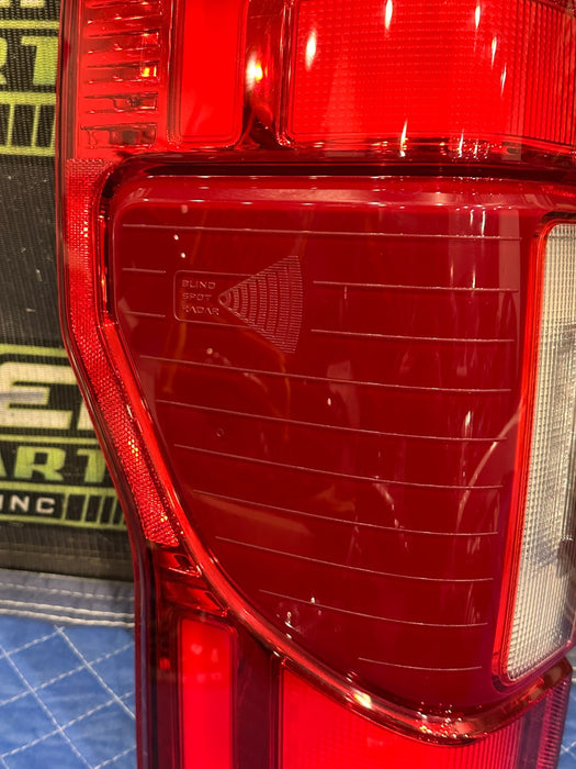 2020-2022 FORD F350 F450 DRIVER LEFT LED TAIL LIGHT OEM *MINT CONDITION*