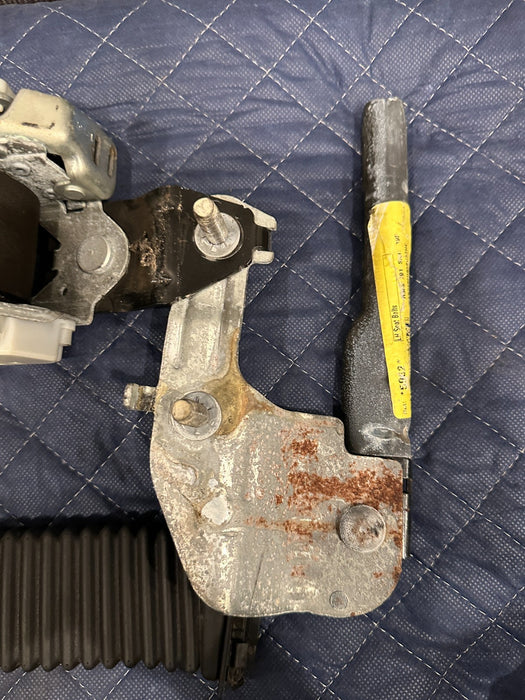 2017-2019 FORD F250 F350 F450 XLT FRONT LEFT DRIVER SEAT BELT SEATBELT OEM ~WEAR