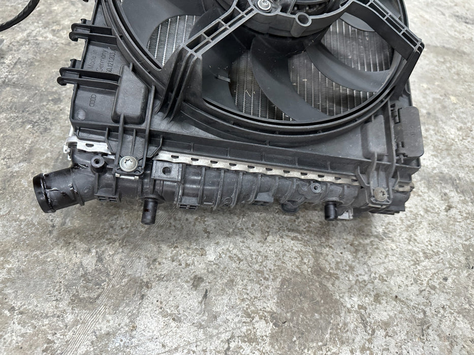 2014 AUDI R8 FRONT DRIVER LEFT RADIATOR 420 121 252 420121252 ASSEMBLY