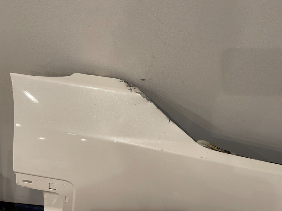 2017-2019 FORD F350 F450 METALLIC WHITE FRONT RIGHT FENDER OEM (UG) *DAMAGES*