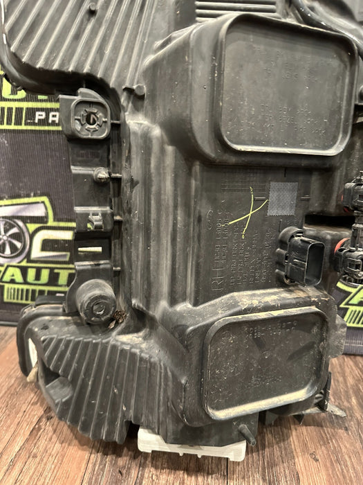 2017 2019 FORD F250 F350 F450 RIGHT PASSENGER HEADLIGHT T LED OEM ~BROKEN TAB~