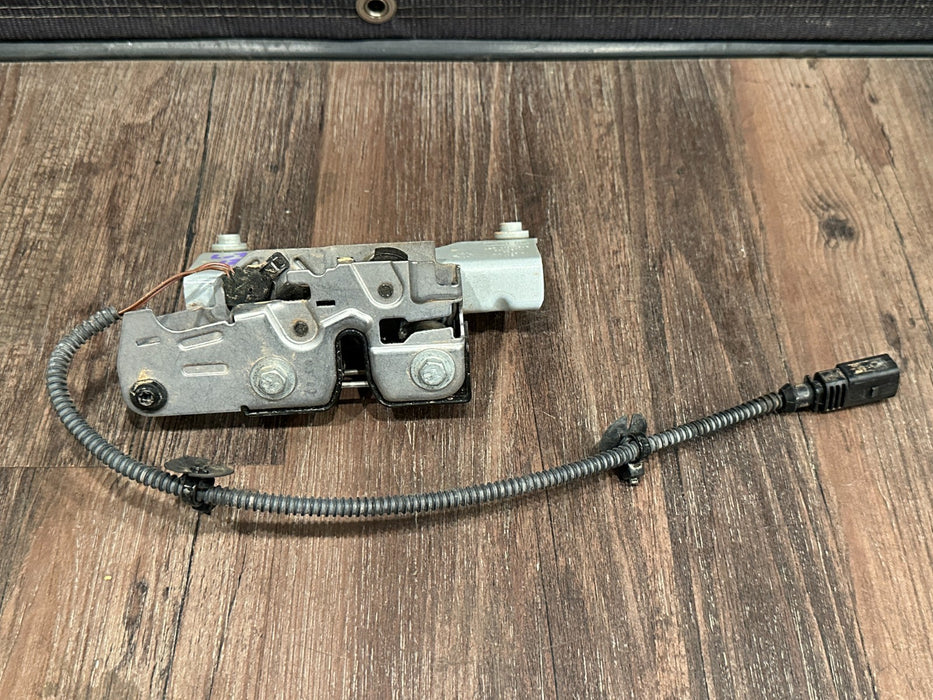 2017 AUDI R8 REAR LOCK LID LATCH OEM 4S7 813 453