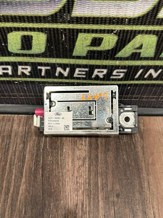 2019 FORD F250 F350 F450 PIFA ANTENNA OEM