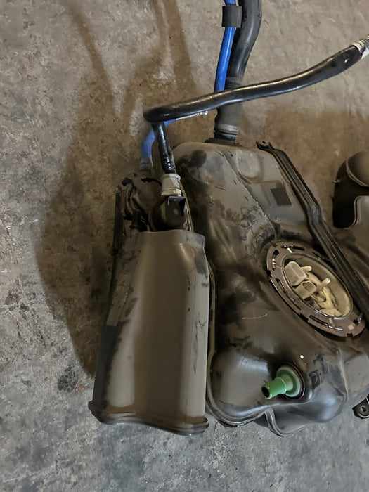2020 BMW M4 F82 OEM FUEL GAS RESERVOIR CANISTER TANK W/ FILLER NECK