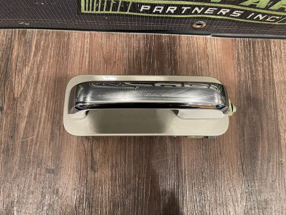 2017-2019 FORD F250 F350 REAR RIGHT DOOR HANDLE OEM WHITE GOLD (GN) MINOR SCUFFS