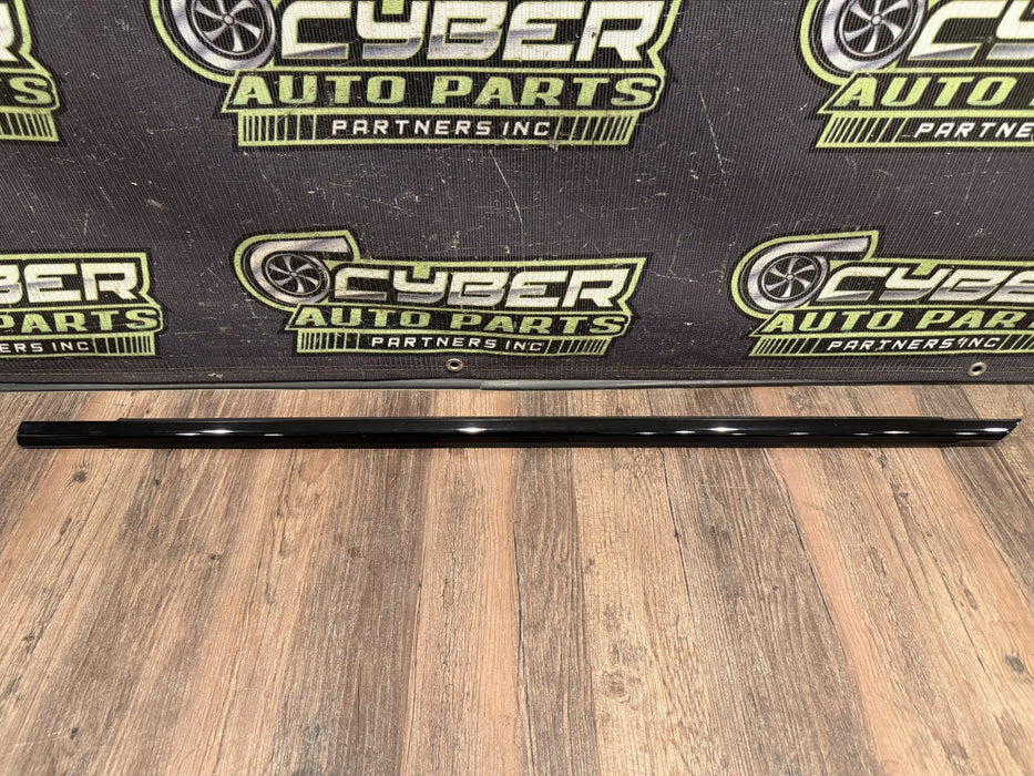 2024 BMW M3 M4 G80 G82 FRONT LEFT BLACK DOOR MOLDING BELT OEM 7465149