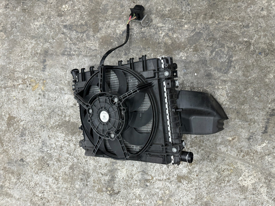 2014 AUDI R8 FRONT DRIVER LEFT RADIATOR 420 121 252 420121252 ASSEMBLY